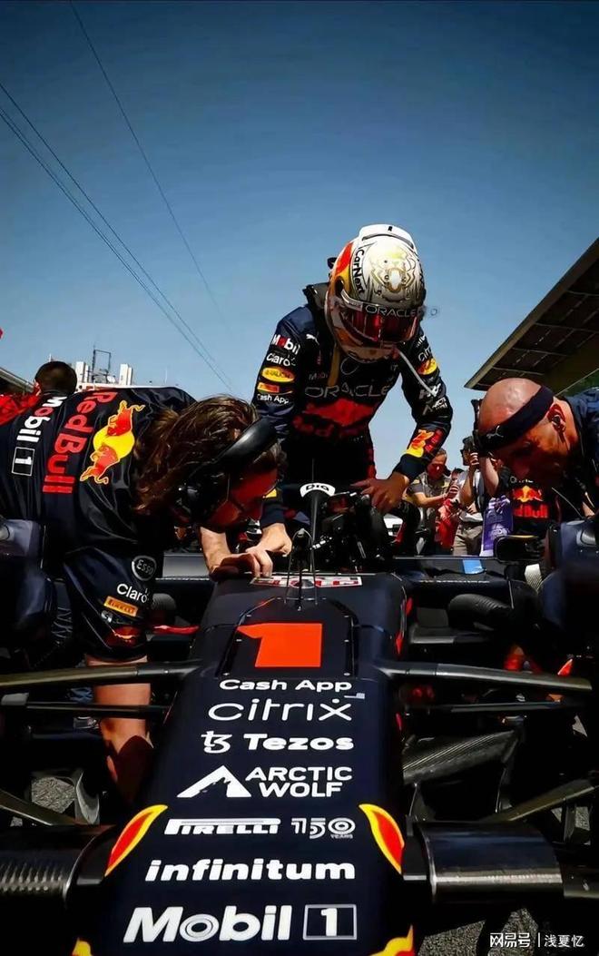 爱游戏APP-红牛车队鏖战迈凯伦，维斯塔潘惊艳四座