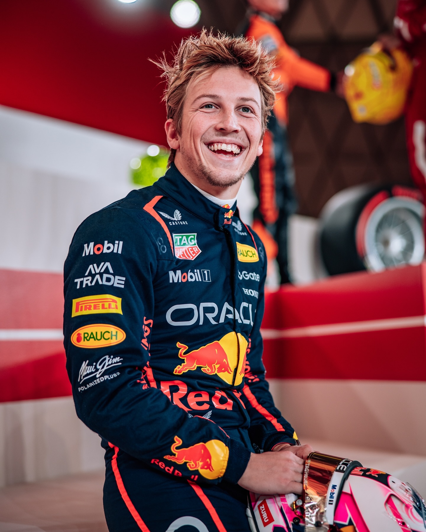 爱游戏在线-红牛车队鏖战阿斯顿马丁，阿隆索统治全场