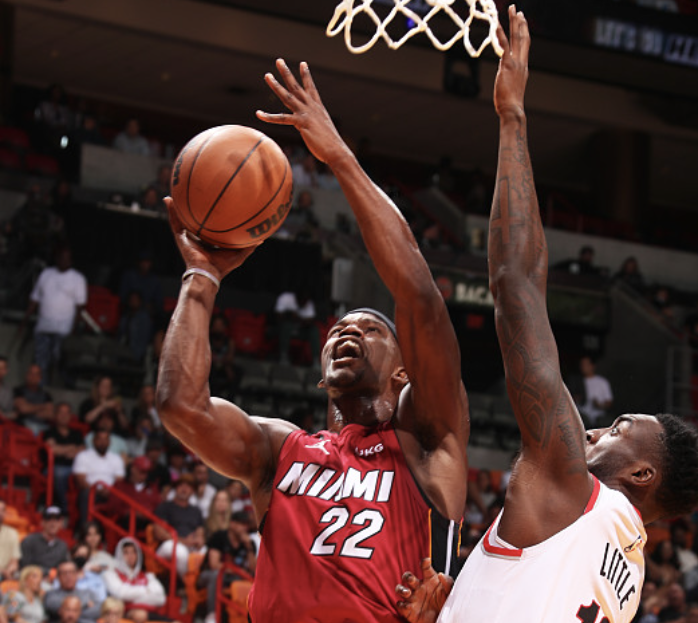 爱游戏2026-太阳险胜凯尔特人，利拉德状态火热