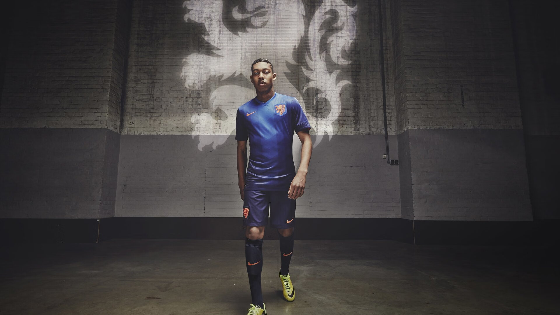 爱游戏娱乐-佛罗伦萨冲垮尼日利亚,当马丁内利成为关键先生,足球照亮了身份迷宫