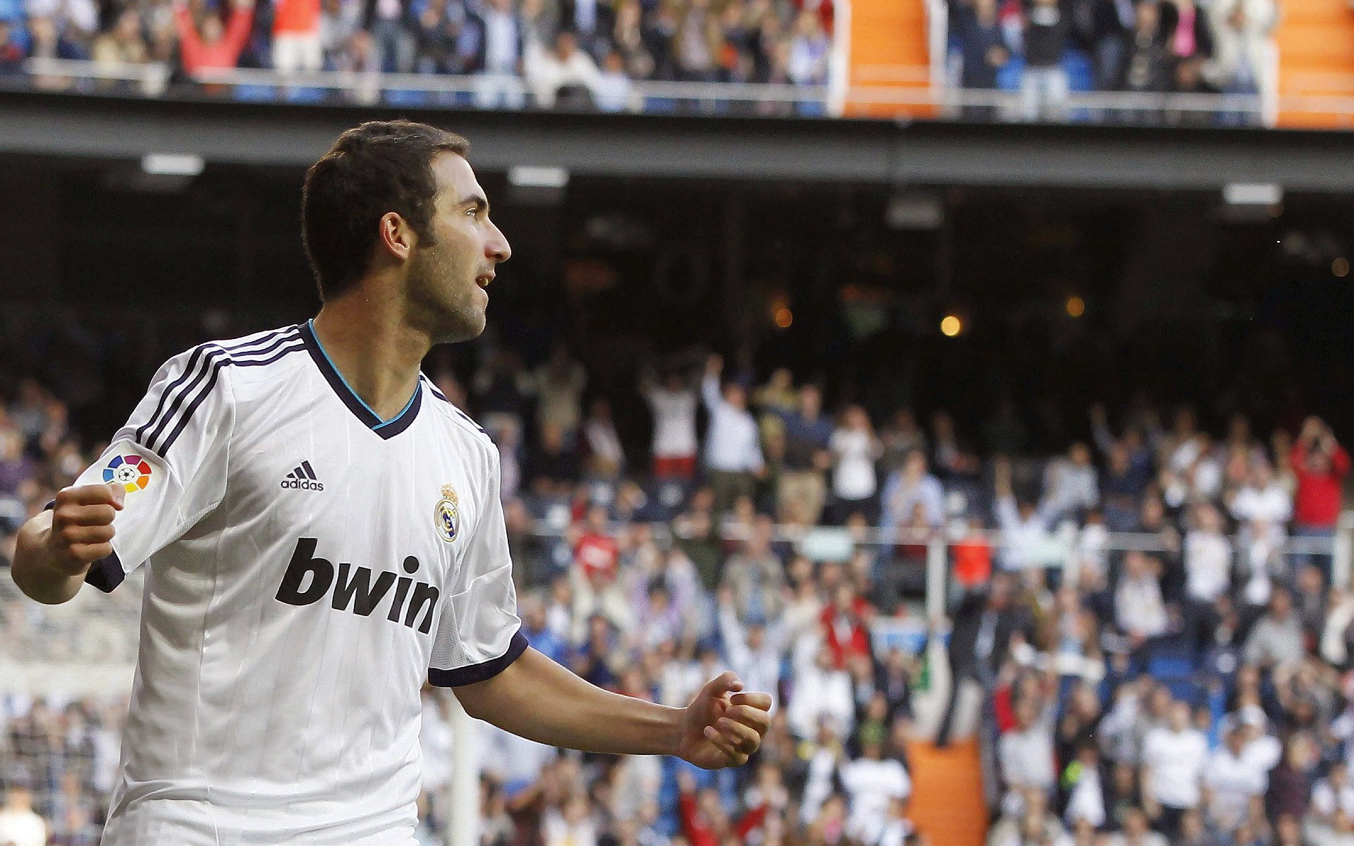 爱游戏2026-福克斯撕裂迈阿密防线,当闪电击穿铁血