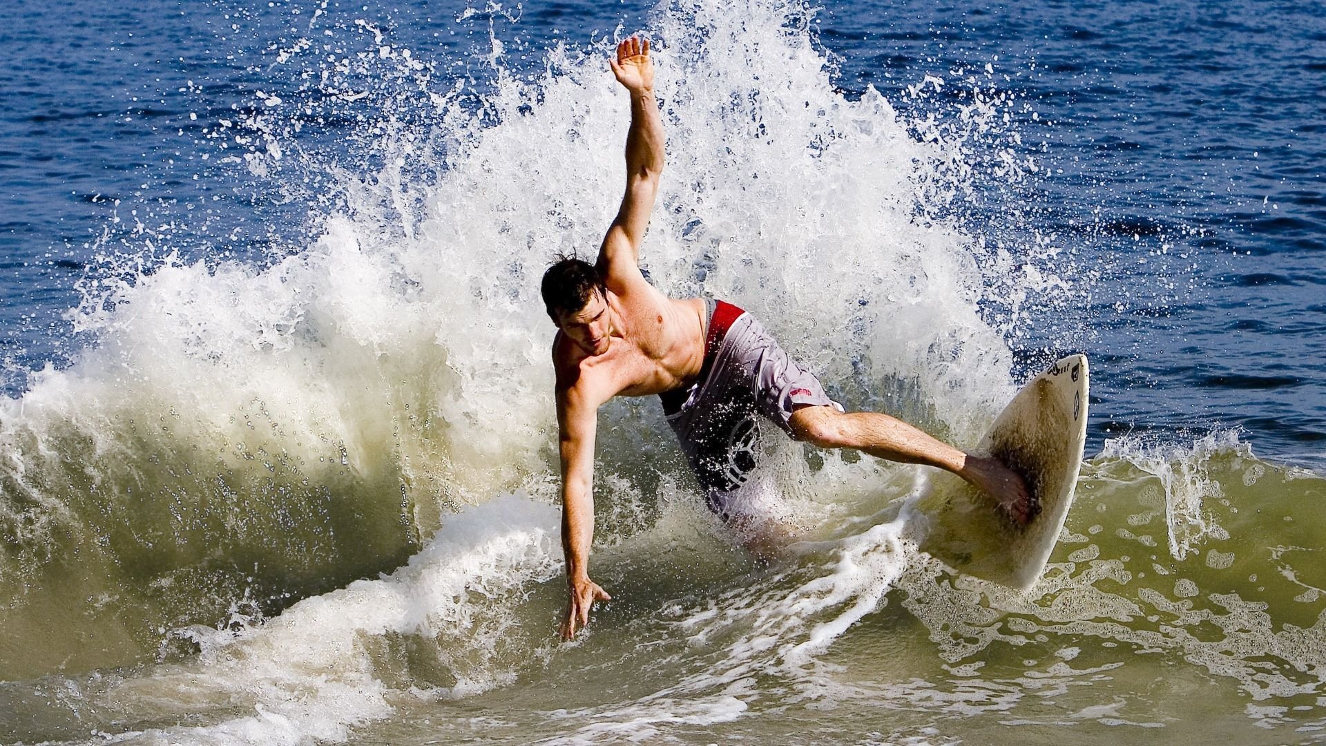 爱游戏大厅-福登双响撕裂防线，墨西哥战术革命完胜马里