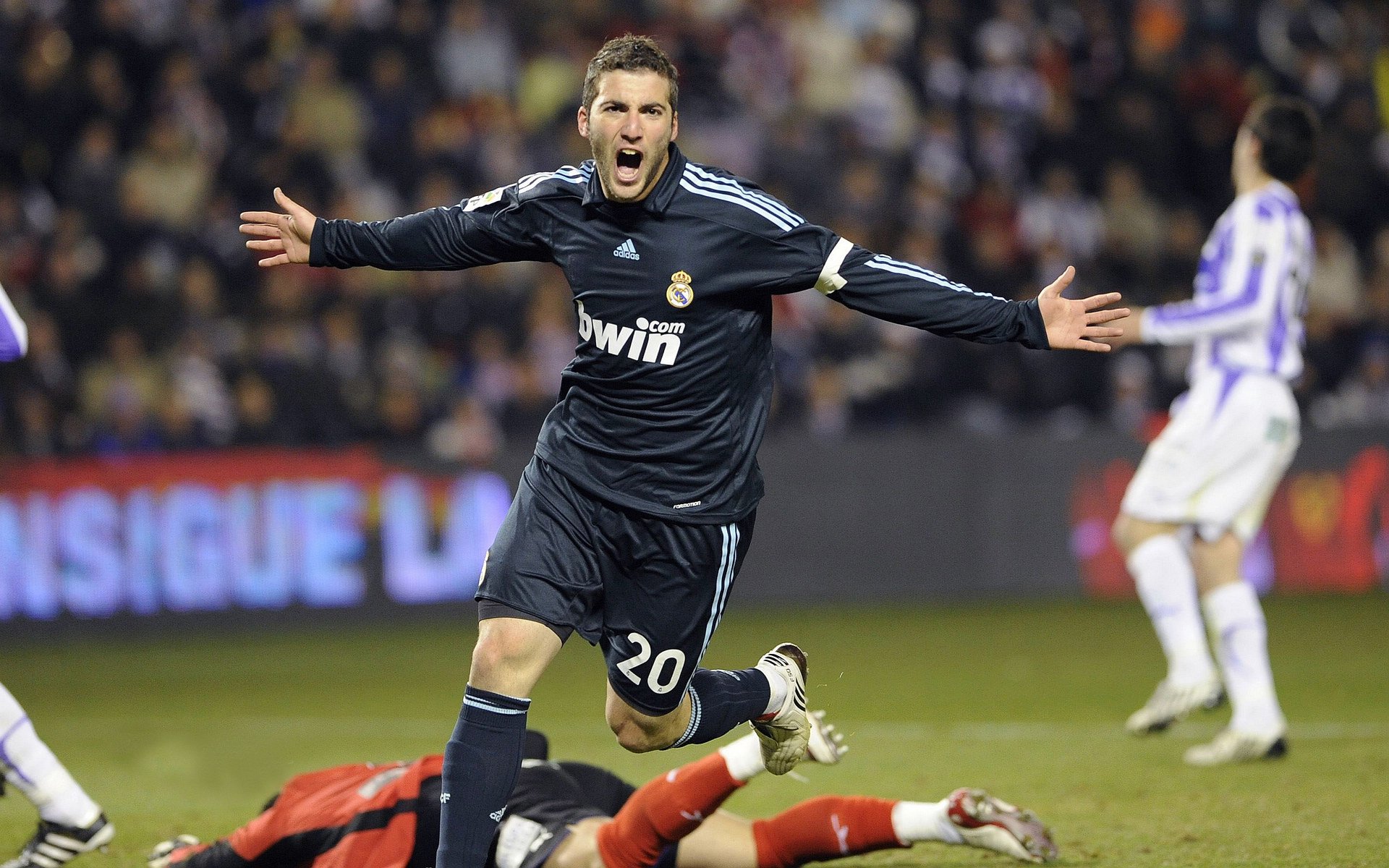 爱游戏在线-本泽马一剑封喉，哥斯达黎加送C罗最后一舞